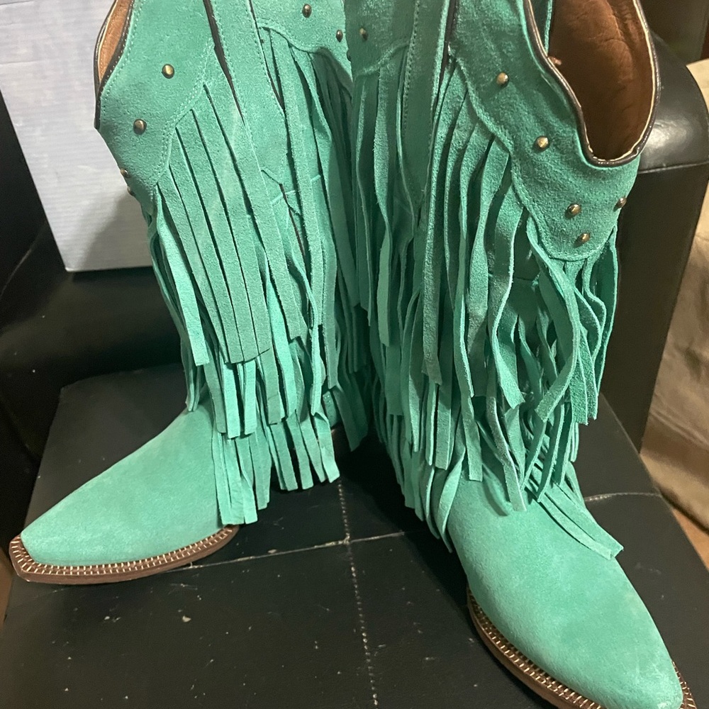 ❤️Tanner❤️ Turquoise Fringe boots EUC, only wore twice